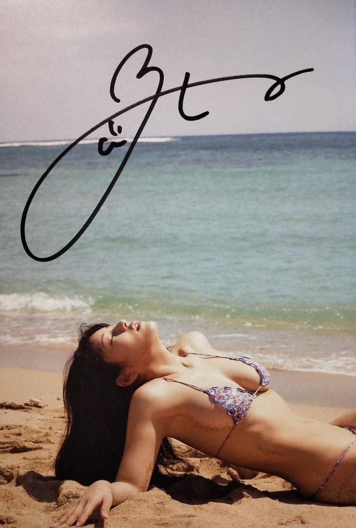 Amazon.co.jp: (直筆サイン入り)ちとせよしの 写真集vacation : おもちゃ